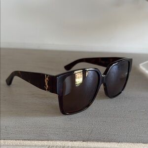 Yves Saint Laurent SL M9N